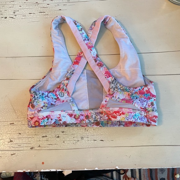 Lululemon sports bra 4 - Picture 2 of 2